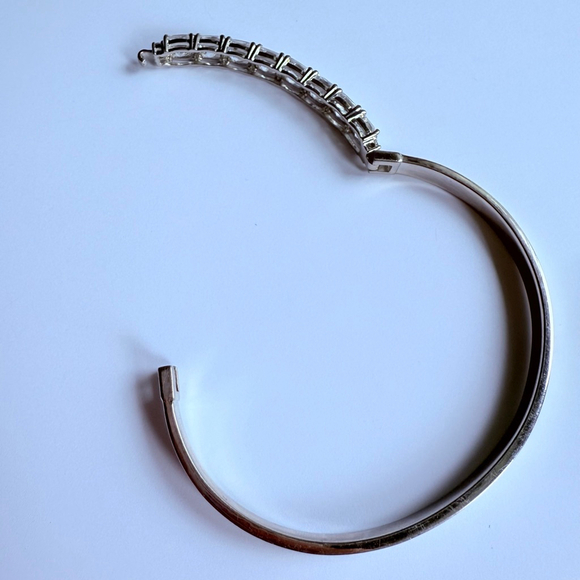 8.25CT Cushion Cubic Zirconia CZ 925 Sterling Silver 6mm Hinged Bangle Bracelet - Picture 5 of 10